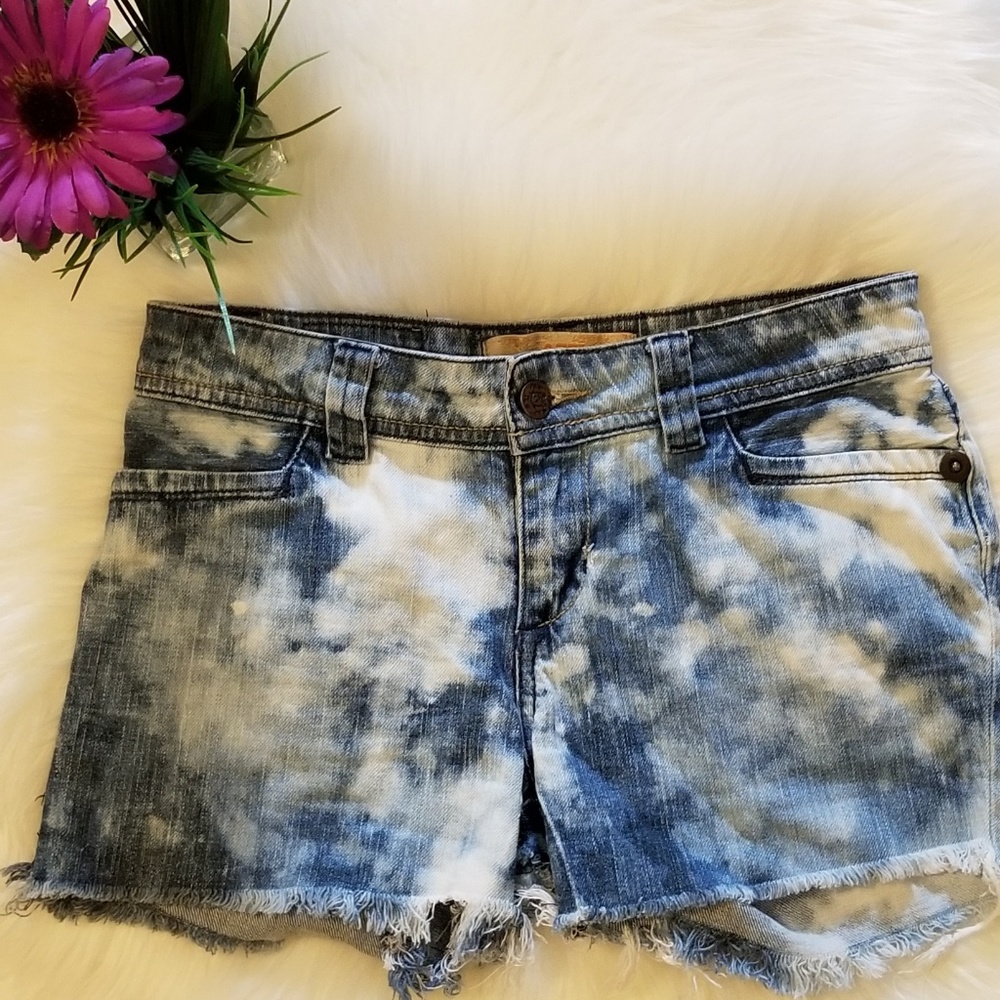 Arena ❤ Distressed Acid Wash Denim Cut Off Shorts